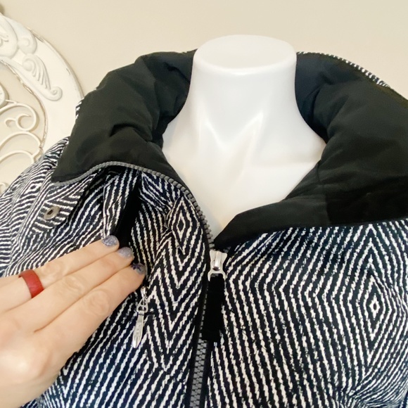 Marmot | Women's Black/White Down Snowboard/Ski Hooded Puffer Jacket | Size: S - Picture 11 of 16